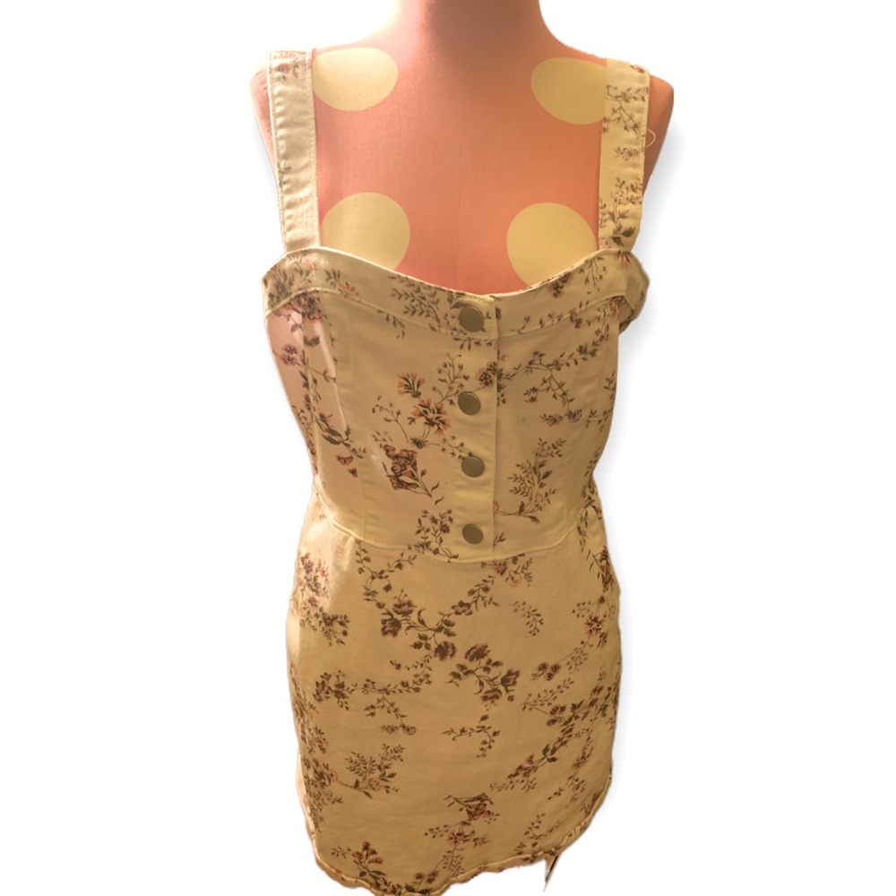 No Boundaries White Floral Jean Romper in New Condition!!!